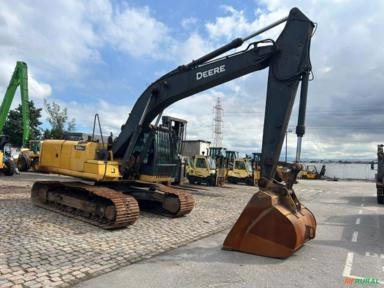 ESCAVADEIRA ESTEIRA JOHN DEERE 210G Imagem ESCAVADEIRA ESTEIRA JOHN DEERE 210G