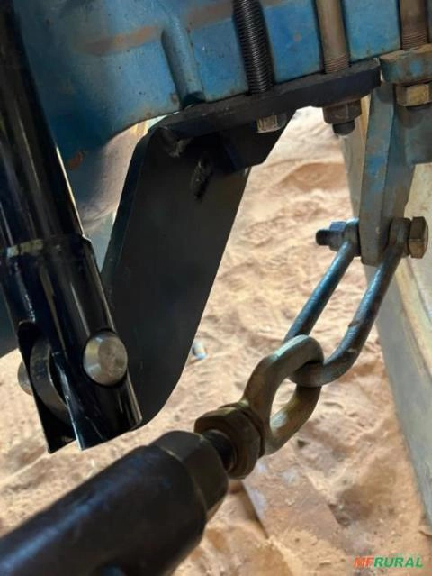 Imagem Kit Auxiliar Levante Tratores Ford 4600/4610 Imagem Kit Auxiliar Levante Tratores Ford 4600/4610