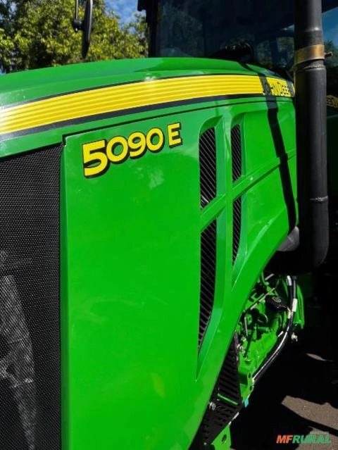 Imagem Trator John Deere 5090E - Ano 22/23 Imagem Trator John Deere 5090E - Ano 22/23