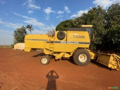 Colheitadeira TC 55 New Holland – Plataforma 15 pés Imagem Colheitadeira TC 55 New Holland – Plataforma 15 pés