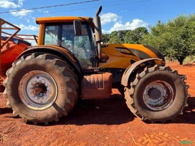 Trator Valtra BH224 - Hitech 4x4 Ano 2022 Imagem Trator Valtra BH224 - Hitech 4x4 Ano 2022