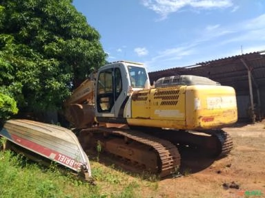 Escavadeira New Holland E-215 B Imagem Escavadeira New Holland E-215 B