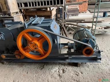 Triturador de toras e paletes industrial 80m3/h URGENTE OPORTUNIDADE Imagem Triturador de toras e paletes industrial 80m3/h URGENTE OPORTUNIDADE