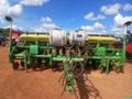 Plantadeira John Deere 1100 - 12 Linhas, 50cm, 2015 Imagem Plantadeira John Deere 1100 - 12 Linhas, 50cm, 2015