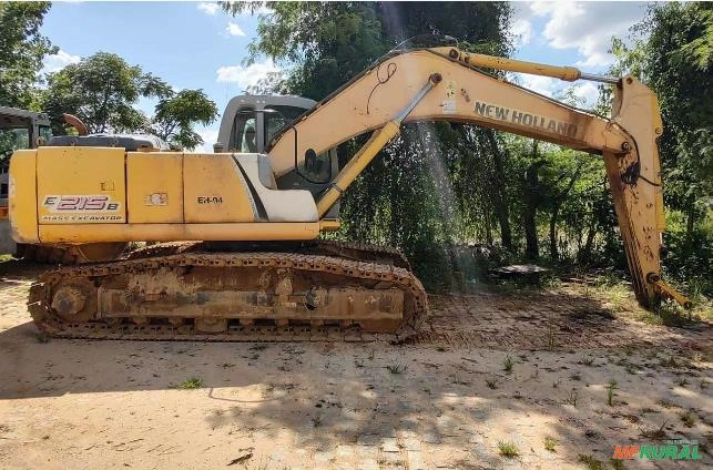 Escavadeira New Holland E215B | Ano 2012 | Apenas 6.500 horas Imagem Escavadeira New Holland E215B | Ano 2012 | Apenas 6.500 horas