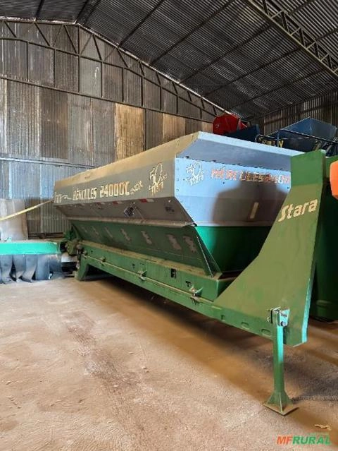 Distribuidor Stara de Sólidos Bruttus 24000 com Saia Imagem Distribuidor Stara de Sólidos Bruttus 24000 com Saia