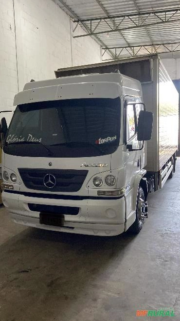 Caminhões Mercedes Benz Acelo 1016 com baú para transporte de pintinhos Imagem Caminhões Mercedes Benz Acelo 1016 com baú para transporte de pintinhos