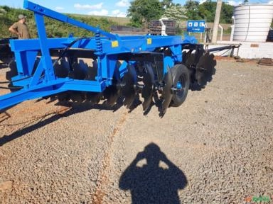 Grade aradora 18 discos Imagem Grade aradora 18 discos