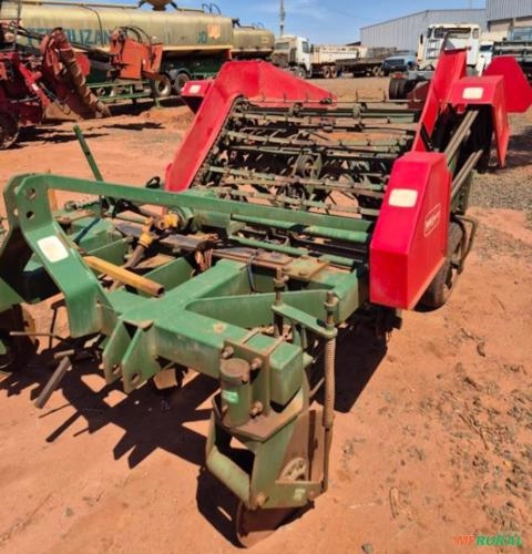 Arrancador de Amendoim BM Imagem Arrancador de Amendoim BM