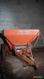DISTRIBUIDOR DE ADUBO ORGÂNICO JAN LANCER 6000 (ANO 2006) Imagem DISTRIBUIDOR DE ADUBO ORGÂNICO JAN LANCER 6000 (ANO 2006)