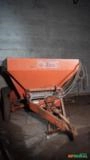 DISTRIBUIDOR DE ADUBO ORGÂNICO JAN LANCER 6000 (ANO 2006) Imagem DISTRIBUIDOR DE ADUBO ORGÂNICO JAN LANCER 6000 (ANO 2006)