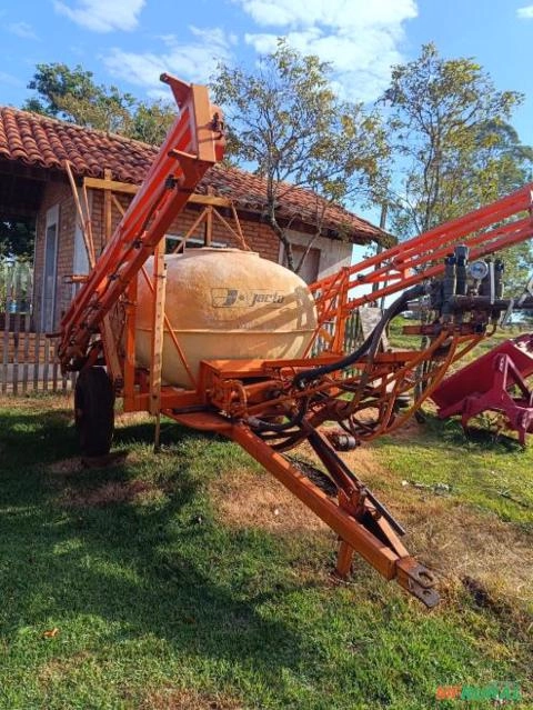 Pulverizador Columbia Jacto 2000 litros Imagem Pulverizador Columbia Jacto 2000 litros