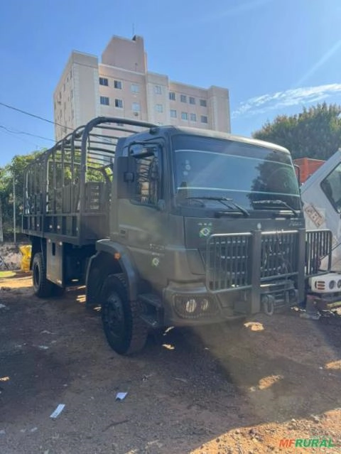 Caminhão 2013 Mercedes Atego 1726 Militar 4X4 Imagem Caminhão 2013 Mercedes Atego 1726 Militar 4X4