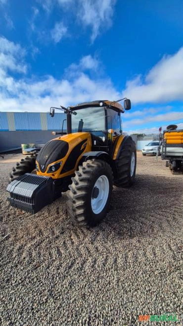 TRATOR VALTRA 2023 A-144 145 CV COM 300 HORAS DE USO E IMPLEMENTOS Imagem TRATOR VALTRA 2023 A-144 145 CV COM 300 HORAS DE USO E IMPLEMENTOS