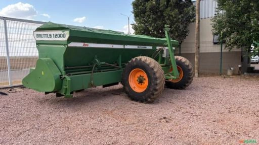 Distribuidor Stara Bruttus 12000 – Pronto para o Campo Imagem Distribuidor Stara Bruttus 12000 – Pronto para o Campo