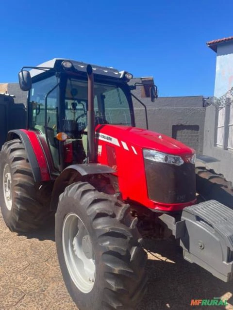 TRATOR MASSEY FERGUSON 6711 Imagem TRATOR MASSEY FERGUSON 6711