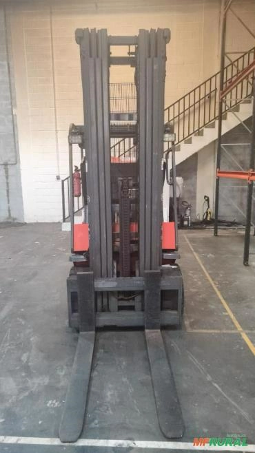 EMPILHADEIRA CONTRABALANCIADA BT CBE 3.0 Imagem EMPILHADEIRA CONTRABALANCIADA BT CBE 3.0