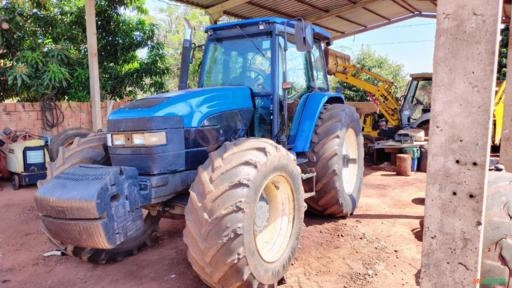 Trator New Holland TM 165 4x4 Potência e Confiabilidade Imagem Trator New Holland TM 165 4x4 Potência e Confiabilidade