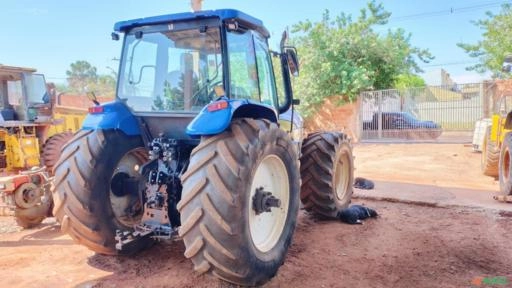 Imagem Trator New Holland TM 165 4x4 Potência e Confiabilidade Imagem Trator New Holland TM 165 4x4 Potência e Confiabilidade