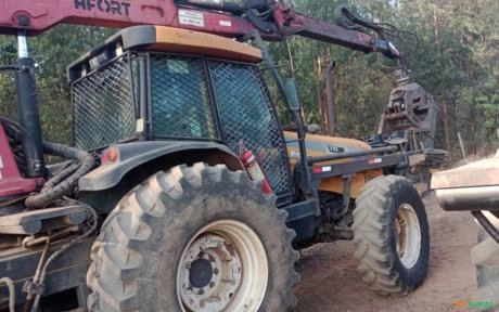 Trator Valtra BM125i com grua Imagem Trator Valtra BM125i com grua