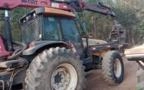 Trator Valtra BM125i com grua Imagem Trator Valtra BM125i com grua