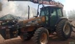 Trator Valtra BM125i com grua Imagem Trator Valtra BM125i com grua