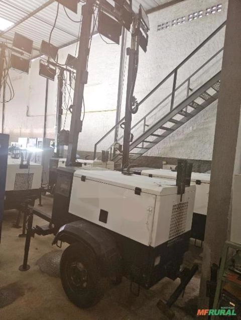 Torre de Iluminação Atlas Copco QLTM 20 Imagem Torre de Iluminação Atlas Copco QLTM 20