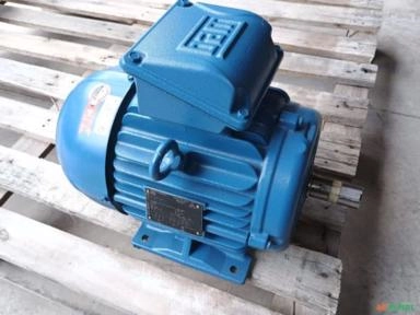 MOTOR WEG TRIFÁSICO 7,5CV 4POLOS(1750RPM) CAIXA TOPO 220/380 Imagem MOTOR WEG TRIFÁSICO 7,5CV 4POLOS(1750RPM) CAIXA TOPO 220/380