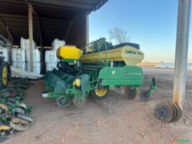 Plantadeira John Deere a Vácuo 2117/15 – Dosador de Adubo Duplo - Precision Planting Imagem Plantadeira John Deere a Vácuo 2117/15 – Dosador de Adubo Duplo - Precision Planting