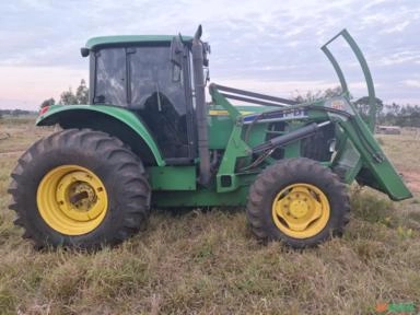 Trator John Deere 6135J 4x4 (2021) Imagem Trator John Deere 6135J 4x4 (2021)