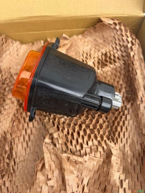 Pisca Seta Lado Direito Suzuki Jimny Sierra Original Ideal para Todos Anos Imagem Pisca Seta Lado Direito Suzuki Jimny Sierra Original Ideal para Todos Anos