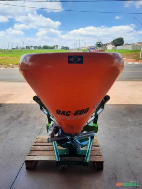 Semeadeira/Adubadeira Cremasco DAC 600 – Alta Produtividade! Imagem Semeadeira/Adubadeira Cremasco DAC 600 – Alta Produtividade!