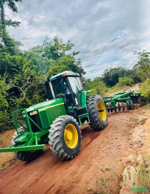 Trator John Deere 7810 – ano 2004 Imagem Trator John Deere 7810 – ano 2004