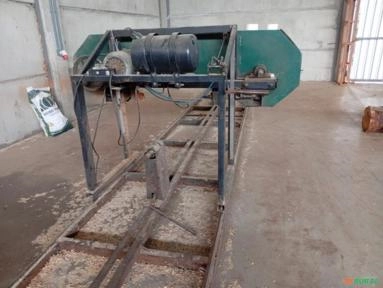 Lote de equipamentos para serraria. Imagem Lote de equipamentos para serraria.