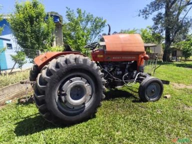 Imagem Trator Massey Ferguson 50 X - vendo ou troco por utilitário Imagem Trator Massey Ferguson 50 X - vendo ou troco por utilitário