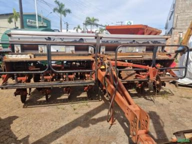 PLANTADEIRA MECANICA MOELO PSN 102 SEMEATO 8 LINHAS, ANO 2003 ESP 50 CAIXA INOX Imagem PLANTADEIRA MECANICA MOELO PSN 102 SEMEATO 8 LINHAS, ANO 2003 ESP 50 CAIXA INOX