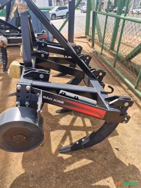 ARADO SUBSOLADOR 7 HASTES SÃO JOSÉ Imagem ARADO SUBSOLADOR 7 HASTES SÃO JOSÉ