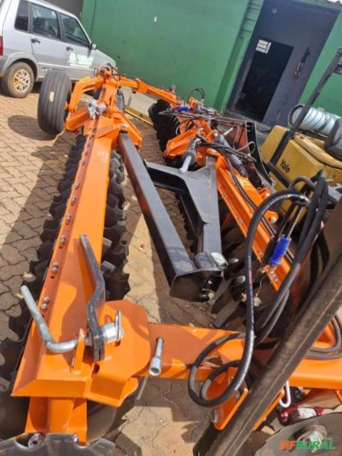 GRADE NIVELADORA CIVEMASA GDFH 64X22X4,50 GR DESTORR.FLUT. HIDR. Imagem GRADE NIVELADORA CIVEMASA GDFH 64X22X4,50 GR DESTORR.FLUT. HIDR.