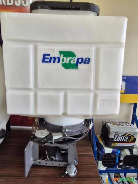 SEMEADORA / ADUBADORA MS100 MARCA; IKEDA Imagem SEMEADORA / ADUBADORA MS100 MARCA; IKEDA