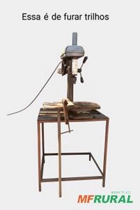 FURADEIRA DE BANCADA Imagem FURADEIRA DE BANCADA