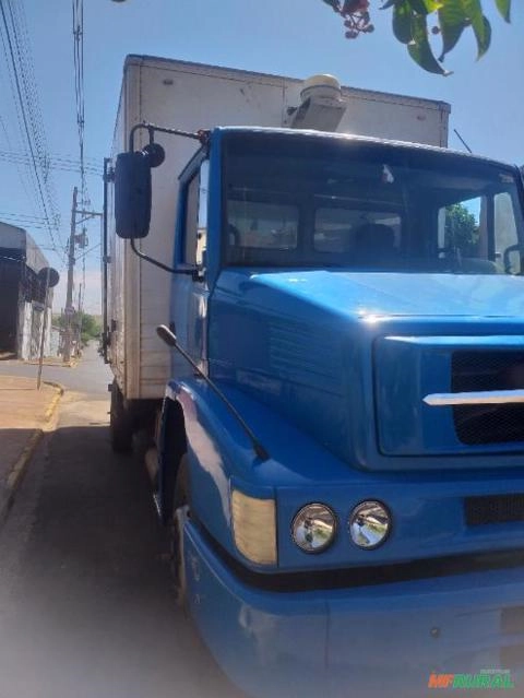 Caminhão mercedes Benz toco 1218 baú 6 marcha Imagem Caminhão mercedes Benz toco 1218 baú 6 marcha