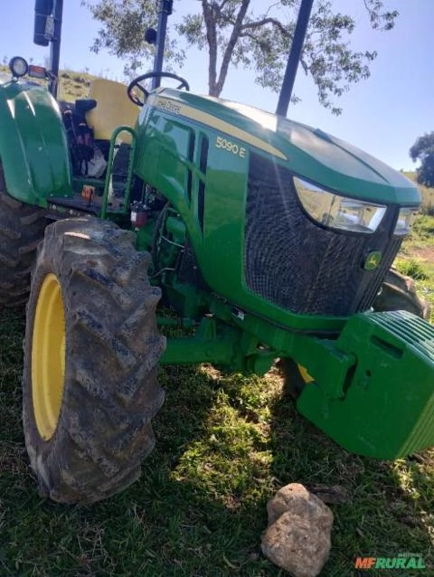 Trator John Deere 5090 – 800 horas – Excelente Estado Imagem Trator John Deere 5090 – 800 horas – Excelente Estado