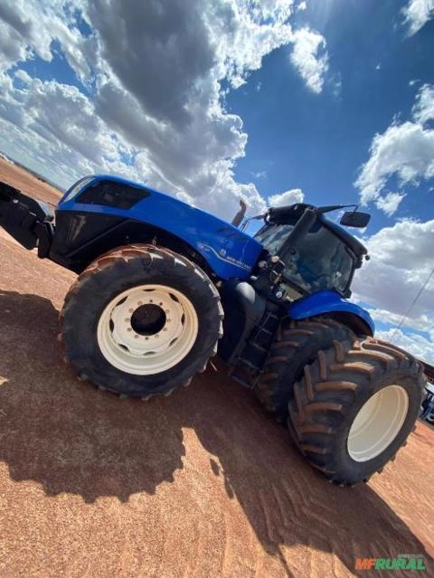 Trator New Holland T8.385 – Potência e Alto Desempenho Imagem Trator New Holland T8.385 – Potência e Alto Desempenho