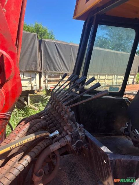 Trator valmet 1580 turbinado traçado, com implanto autocarregavel de madeira Imagem Trator valmet 1580 turbinado traçado, com implanto autocarregavel de madeira