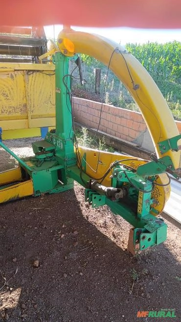 Ensiladeira JF c120 Imagem Ensiladeira JF c120