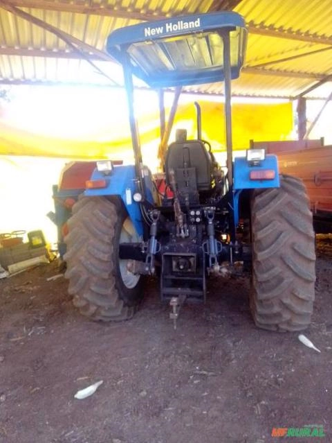 Trator New Holland com todos implementos Imagem Trator New Holland com todos implementos