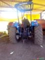 Trator New Holland com todos implementos Imagem Trator New Holland com todos implementos