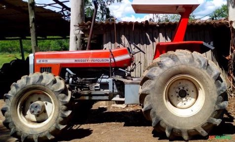 Trator Massey Ferguson MF 295. Raridade. Imagem Trator Massey Ferguson MF 295. Raridade.