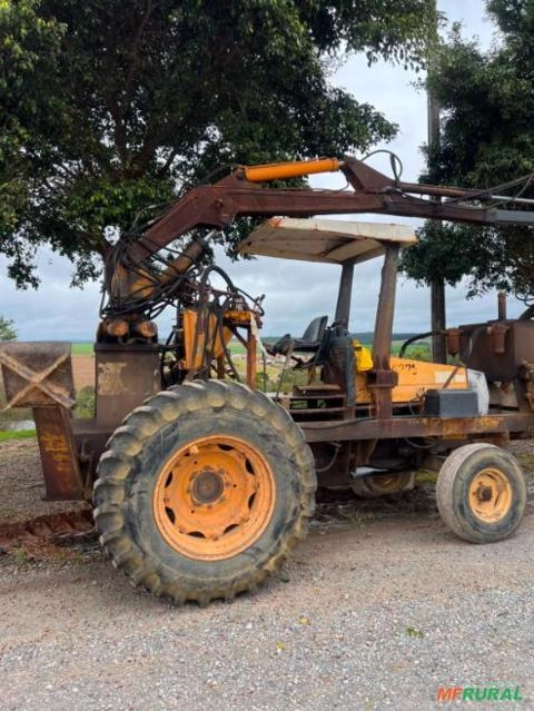 Trator Valmet 885 4x2 com Grua Florestal Imagem Trator Valmet 885 4x2 com Grua Florestal