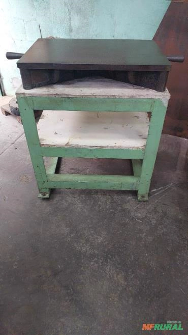 Desempeno de Ferro Fundido HOWA 700mm x 500mm com Base de Aço Imagem Desempeno de Ferro Fundido HOWA 700mm x 500mm com Base de Aço